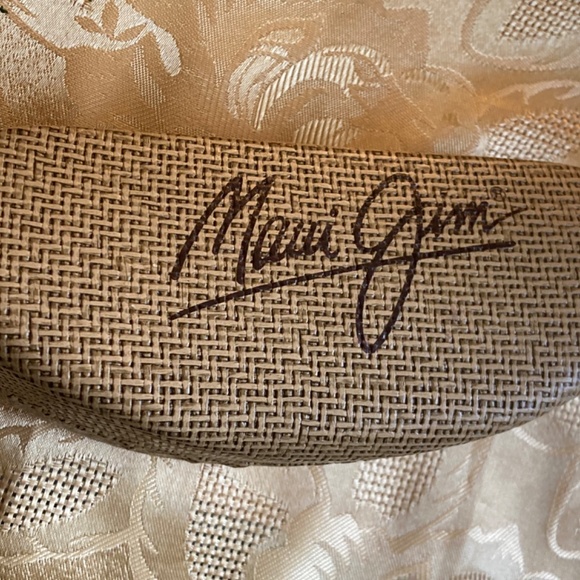Maui Jim \'Ilima\' Polarized Cat Eye Sunglasses with Case Made in Italy